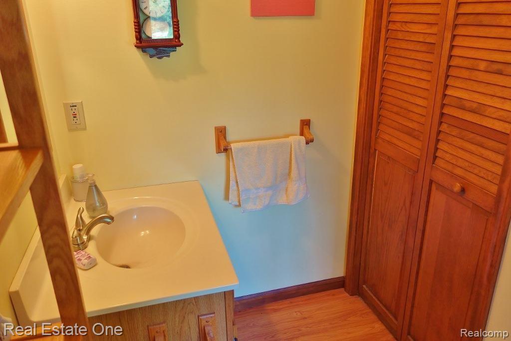 1405 Parker Road Holly, MI 48442 - Photo 15 of 51 Linen storage in lavatory