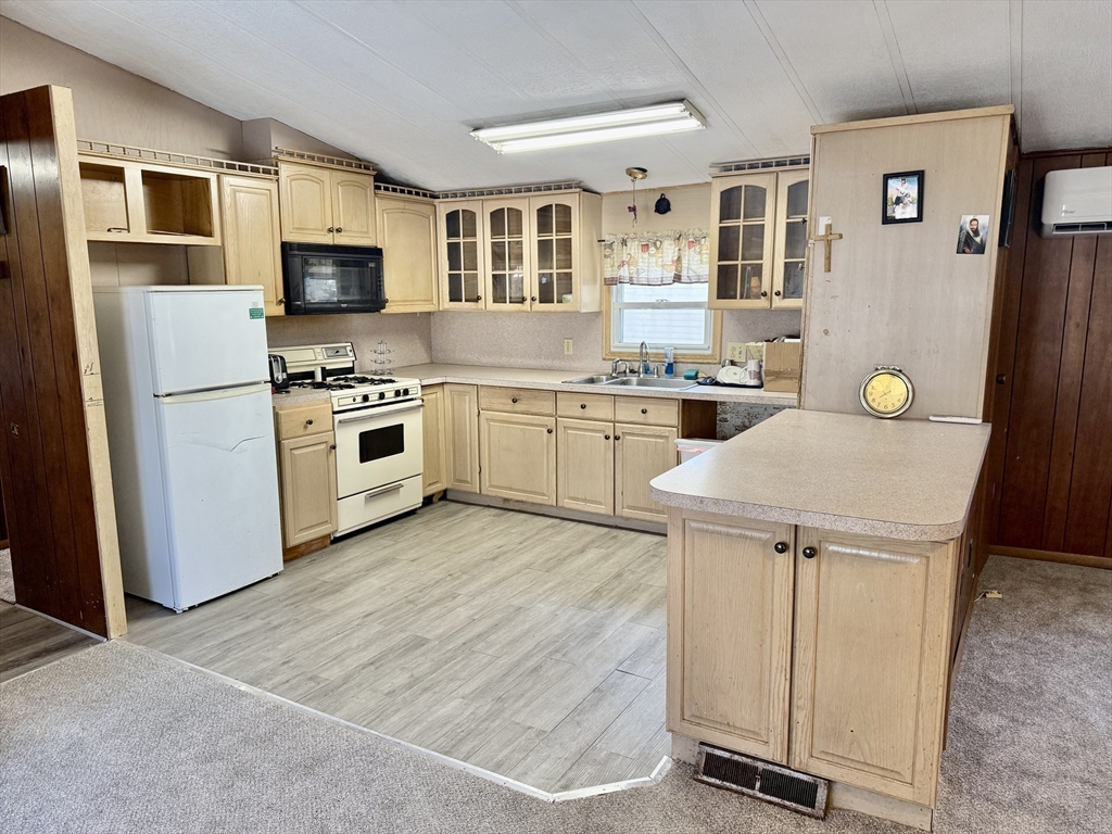 141 Edbert Street Chicopee, MA 01020 - Photo 4 of 18