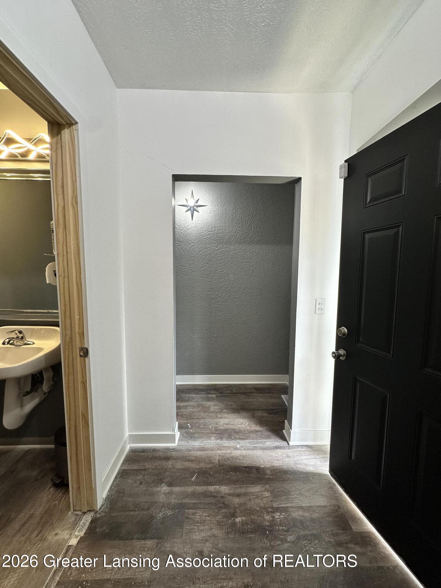 600 East Cavanaugh Road Lansing, MI 48910 - Photo 33 of 61 Wash room off bathroom