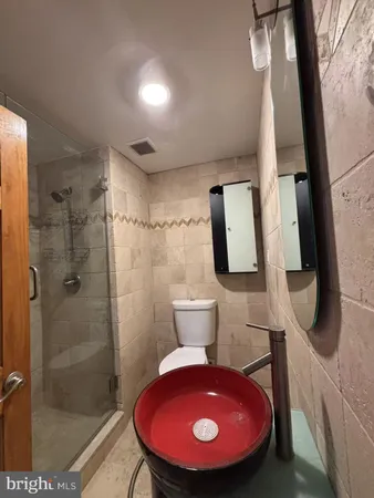 $3,100 | 1613 Lombard Street, Philadelphia, PA 19146