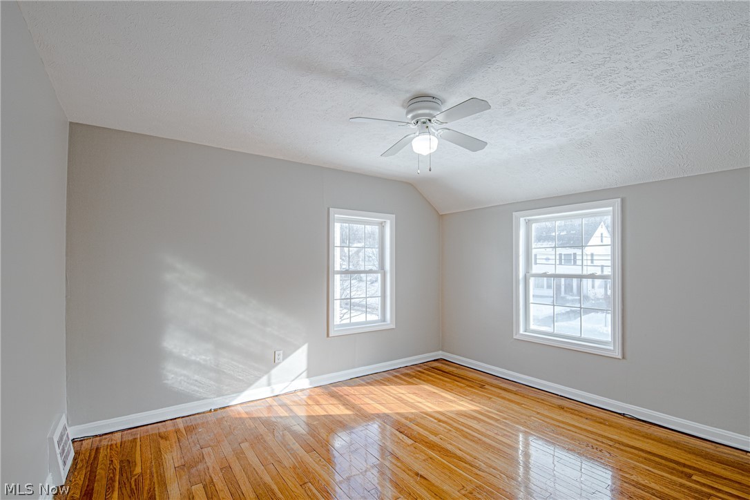 3685 Woodridge Road Cleveland, OH 44121 - Photo 14 of 25
