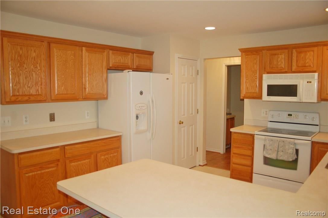 3528 Samuel Avenue Rochester, MI 48309 - Photo 8 of 23 kitchen 2.JPG