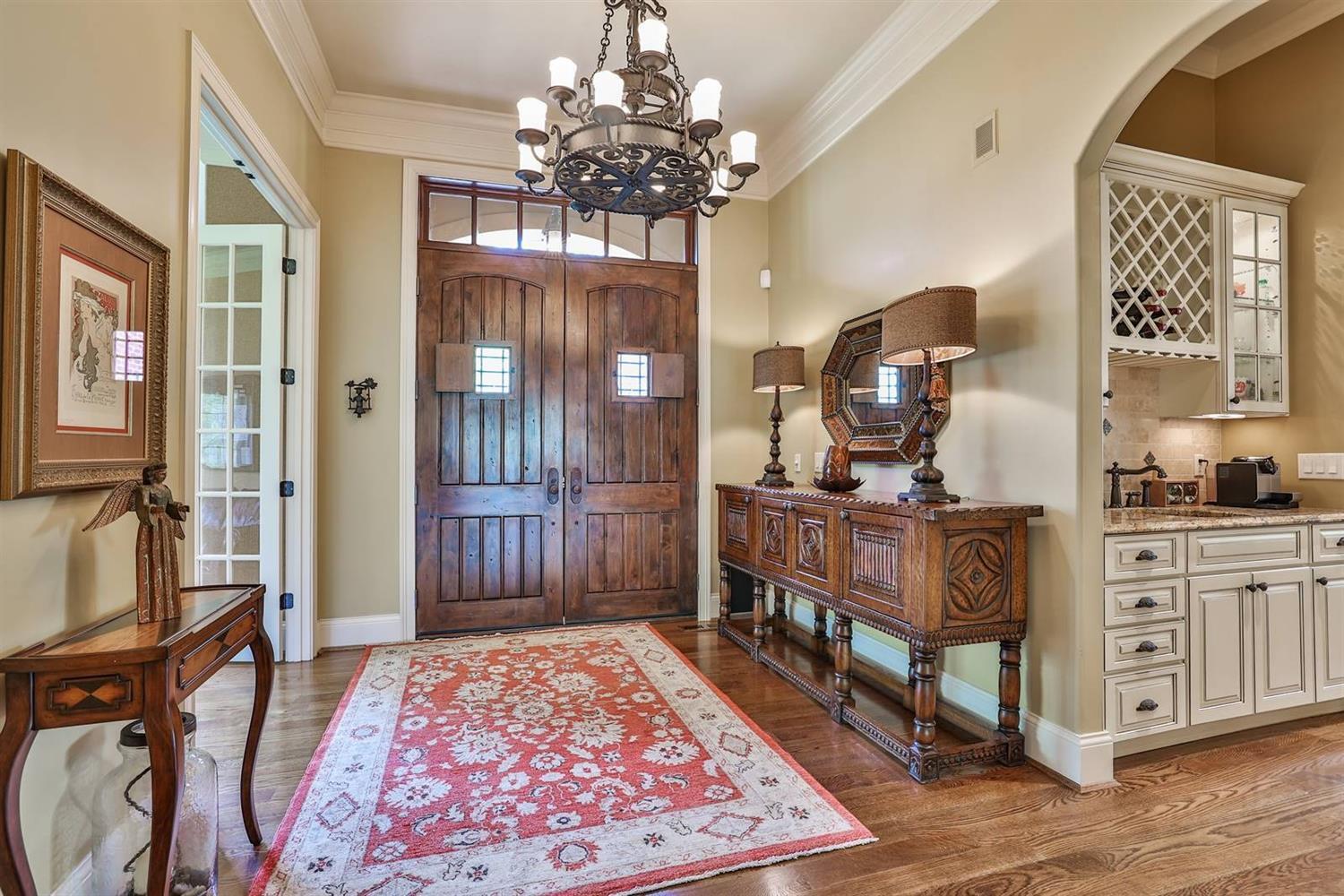 7813 Shawnee Run Road Cincinnati, OH 45243 - Photo 4 of 47