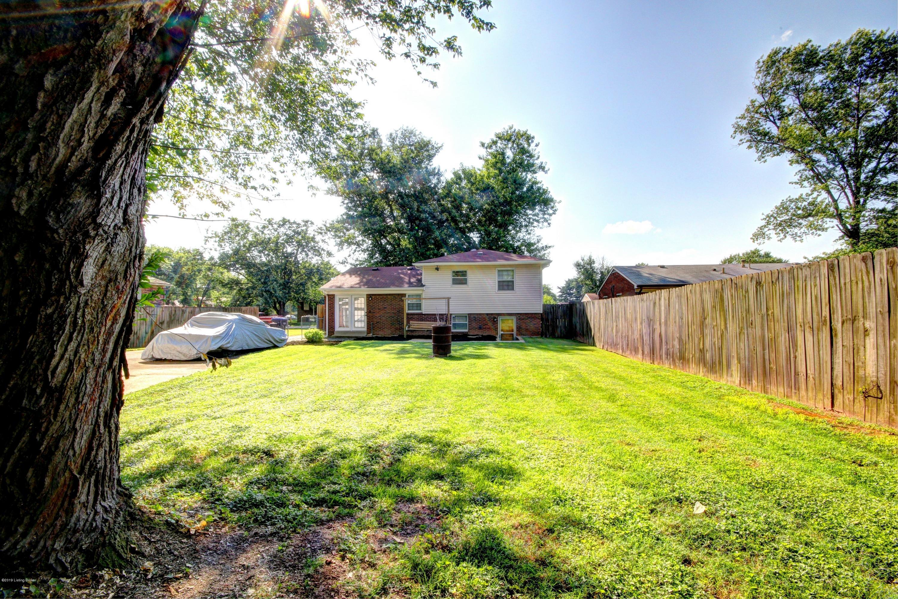 11215 Torrington Road Louisville, KY 40272 - Photo 29 of 31 1 Torrington #31