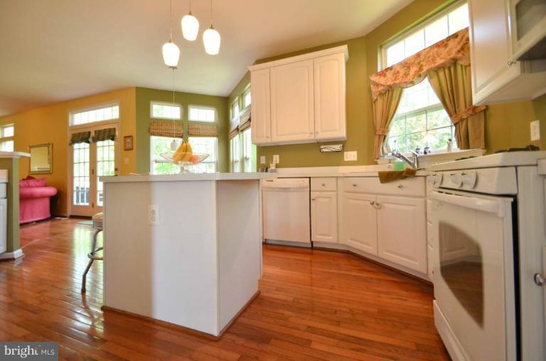 14188 Clubhouse Road Gainesville, VA 20155 - Photo 6 of 30 Kitchen
