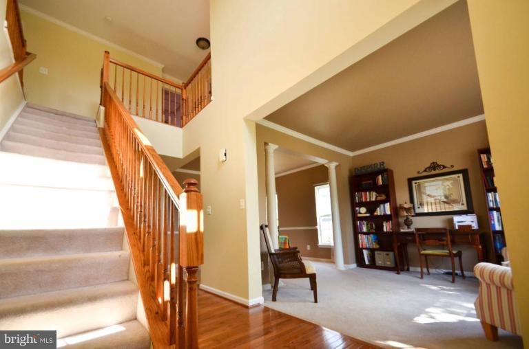 14188 Clubhouse Road Gainesville, VA 20155 - Photo 7 of 30 Entrance / Foyer