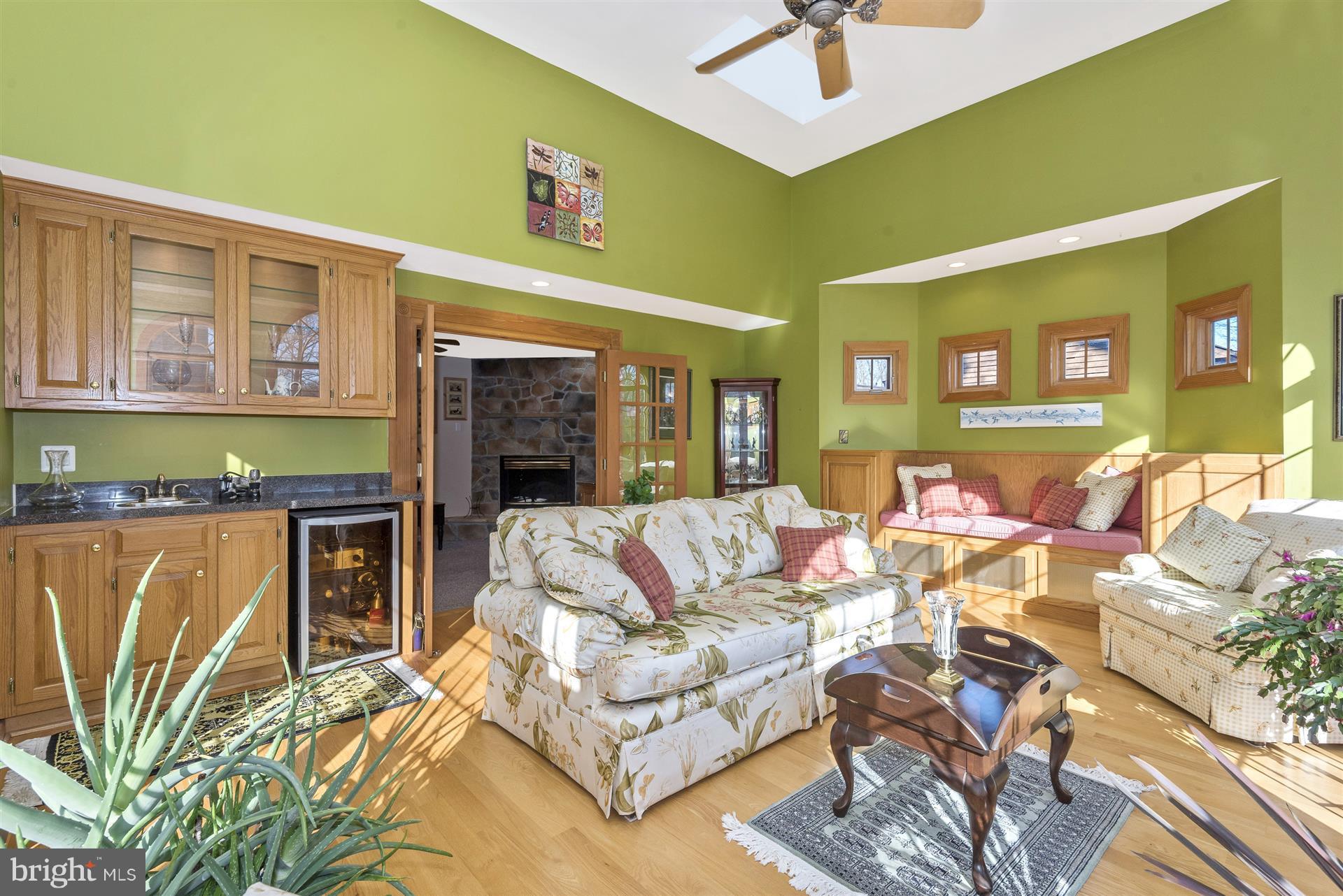 6733 Oakridge Road New Market, MD 21774 - Photo 18 of 30 Great room for entertaining with built in wet bar!