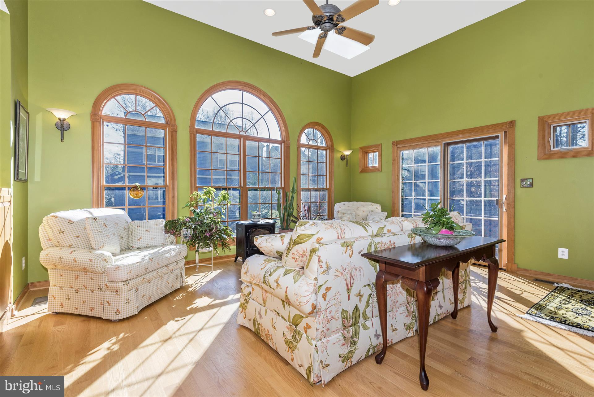 6733 Oakridge Road New Market, MD 21774 - Photo 19 of 30 Warm and inviting sun room with sky lights!