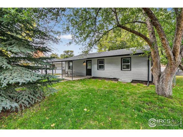 a house view with a outdoor space