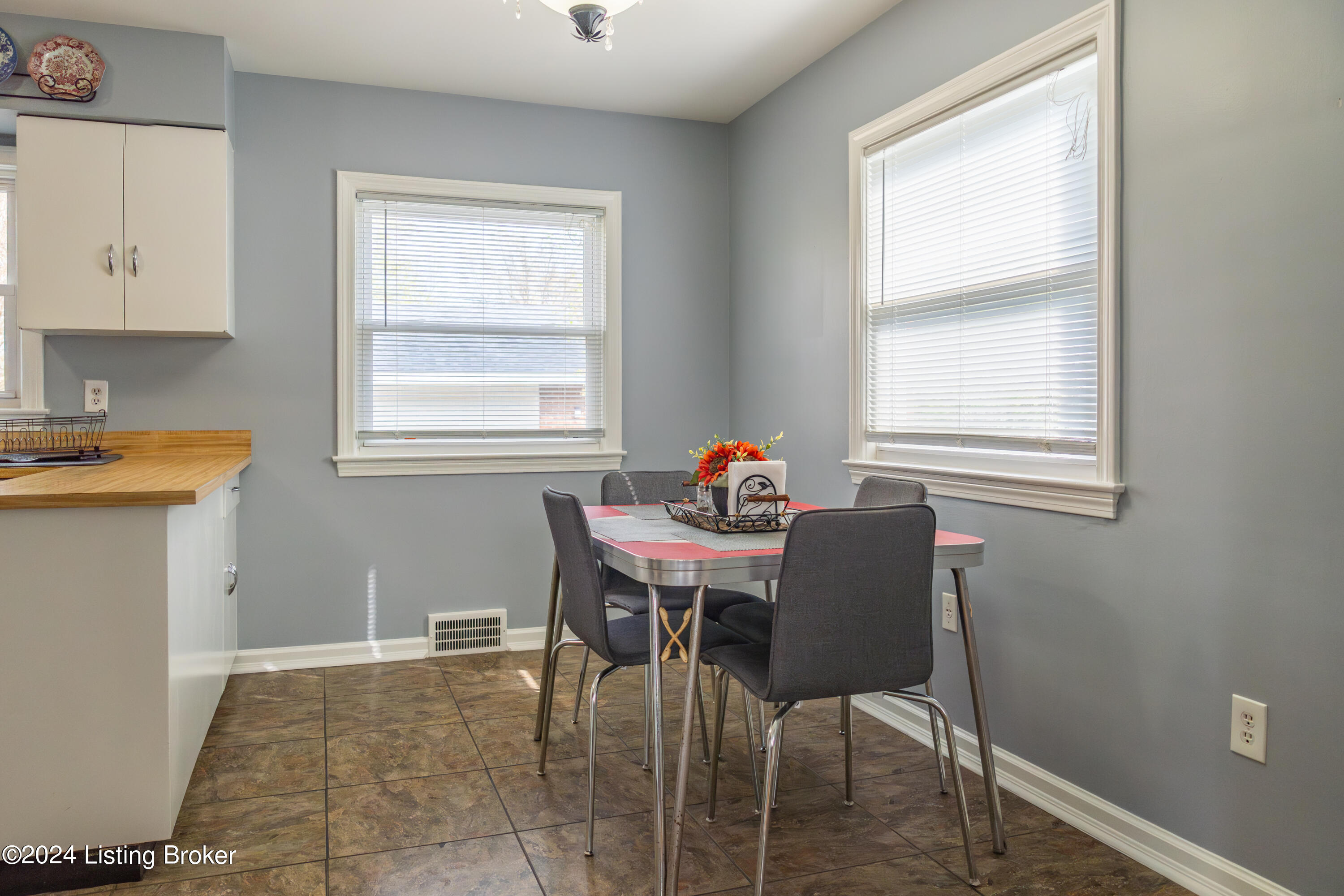 4525 Fox Run Road Louisville, KY 40207 - Photo 13 of 38 4525-Fox-Run-Rd_013