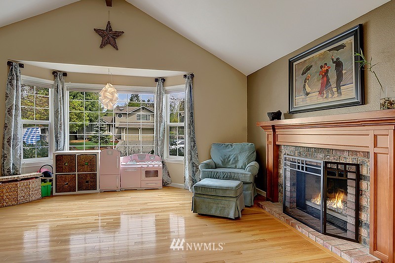 2532 180th Place Southeast Bothell, WA 98012 - Photo 3 of 17 Gallery Image 3