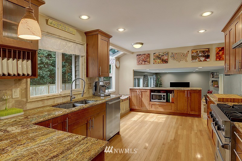 2532 180th Place Southeast Bothell, WA 98012 - Photo 4 of 17 Gallery Image 4
