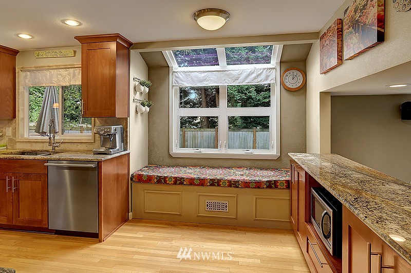 2532 180th Place Southeast Bothell, WA 98012 - Photo 6 of 17 Gallery Image 6