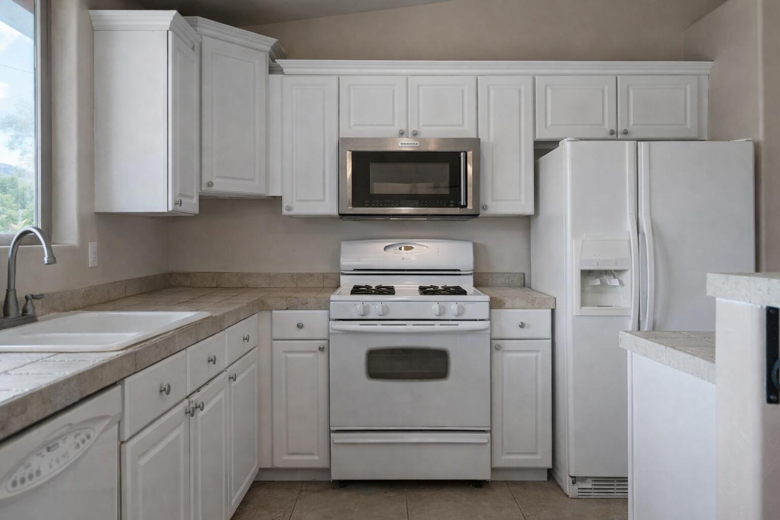 61869 Grand View Circle Joshua Tree, CA 92252 - Photo 5 of 34 Kitchen 2