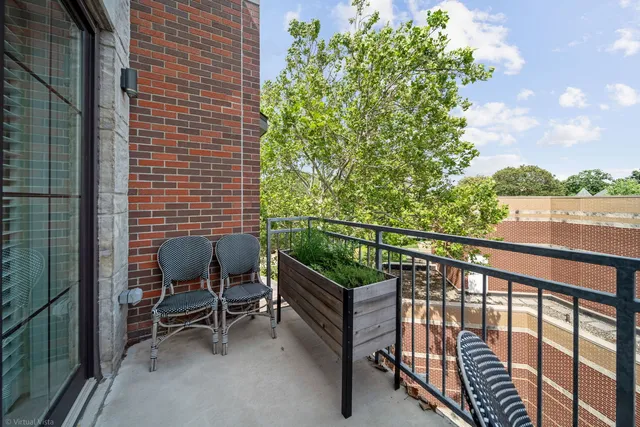 $1,875,000 | 110 South Washington Street, Unit 400, Naperville, IL 60540