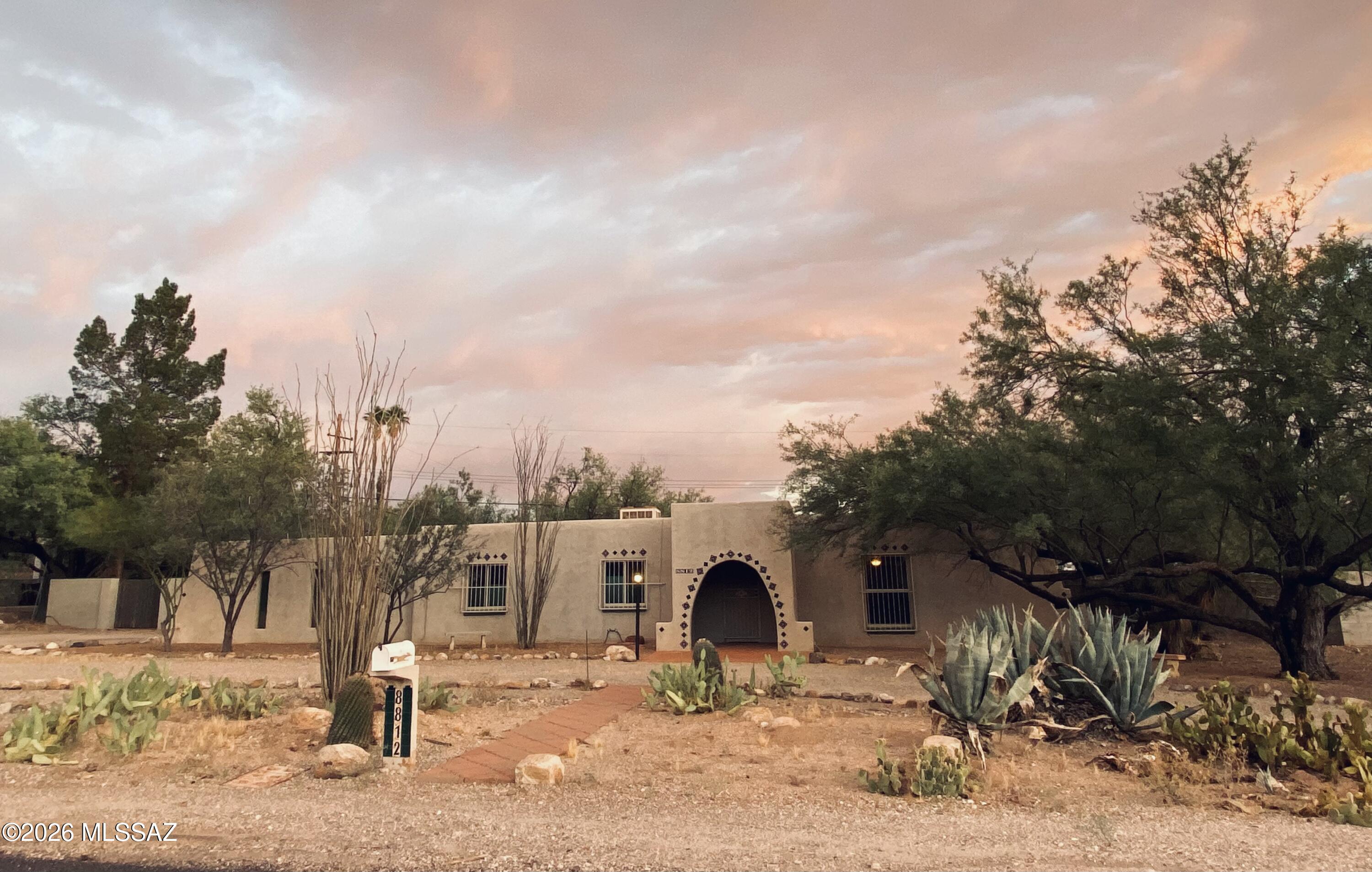 8812 East Snyder Road Tucson, AZ 85749 - Photo 2 of 34