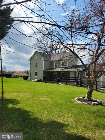 a view of a house with a backyard