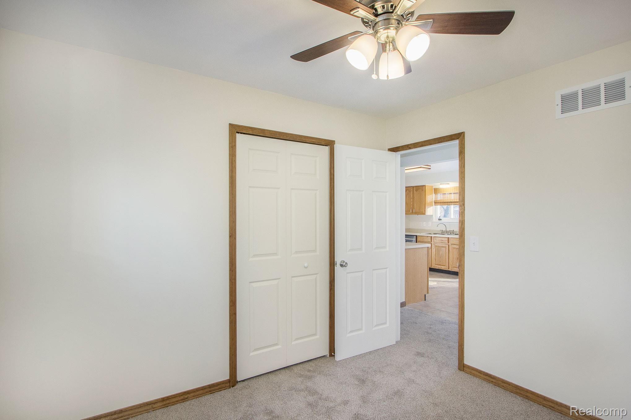 2455 Emmons Avenue Rochester, MI 48307 - Photo 10 of 22 IMG_3635.jpg