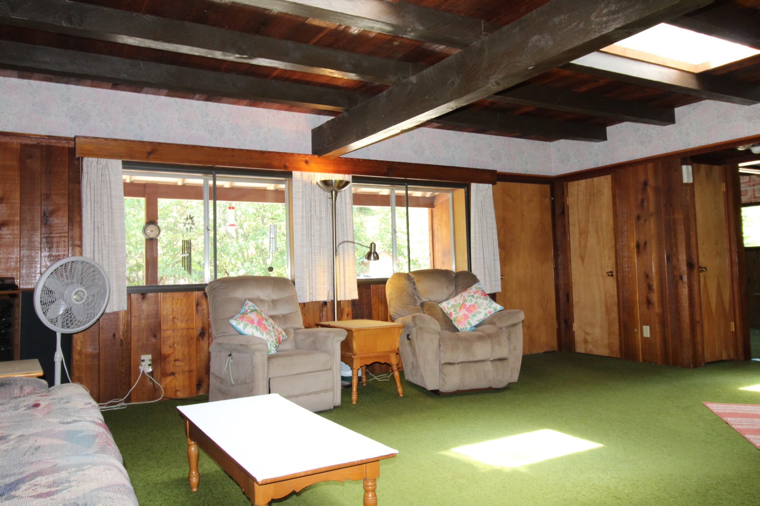417 Thompson Creek Road Jacksonville, OR 97530 - Photo 9 of 37 417 living area