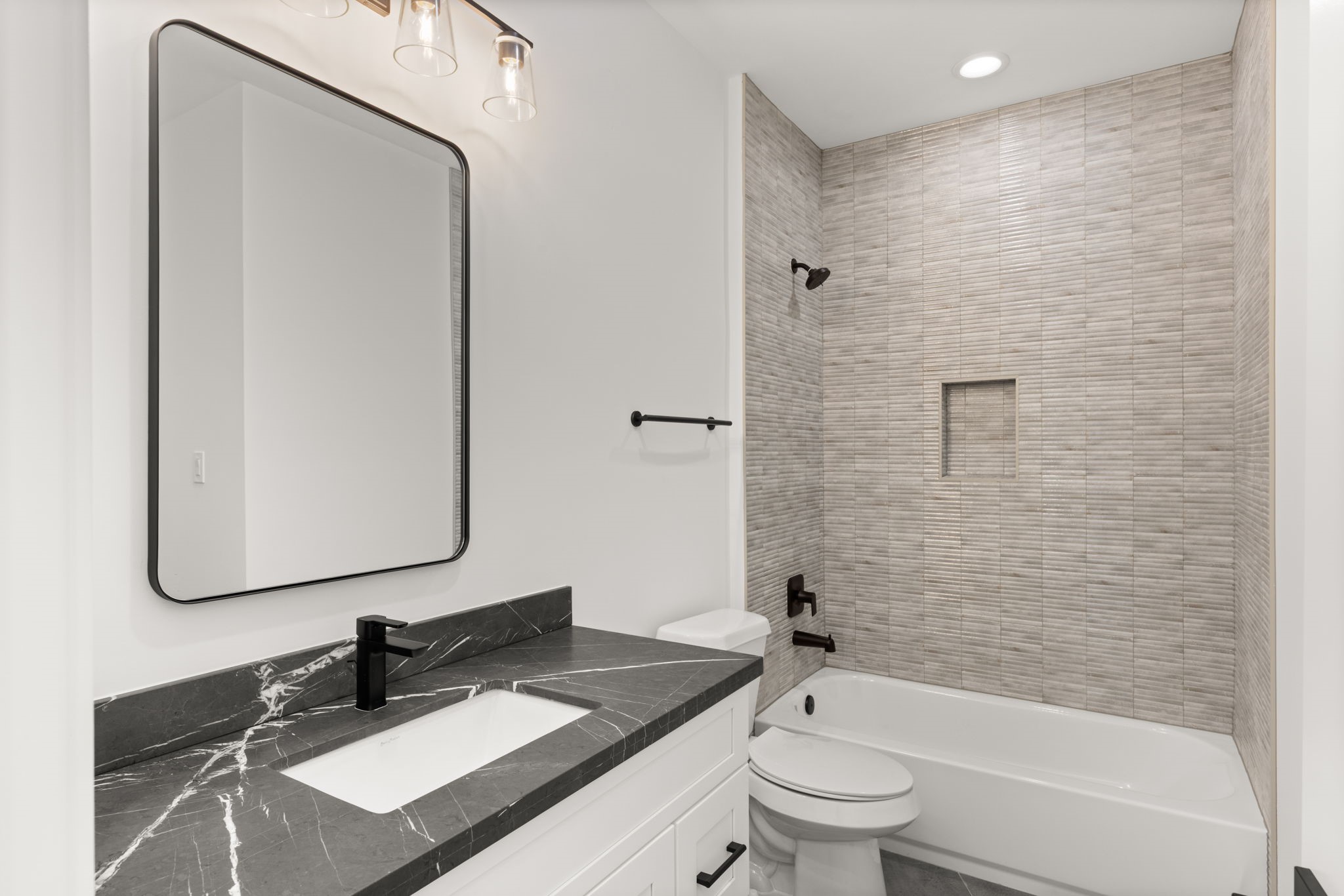 6209 Westcott Street Houston, TX 77007 - Photo 18 of 29 Full bath for secondary bedroom on the third floor, also accessible from the bonus area, featuring sleek vanity, modern fixtures, and designer tile surround.
