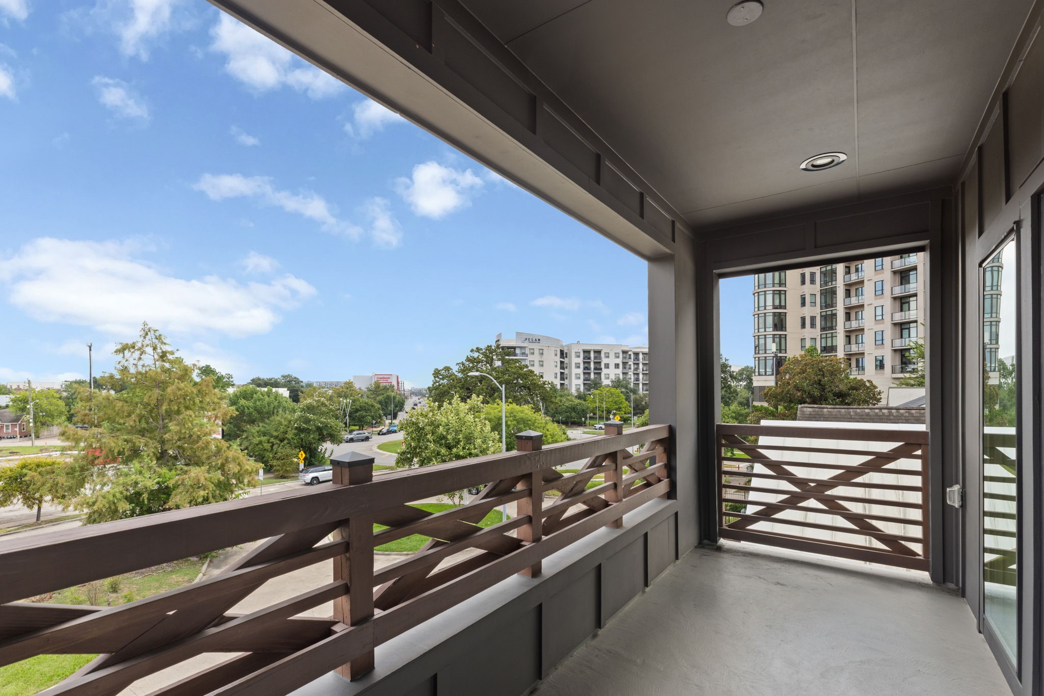6209 Westcott Street Houston, TX 77007 - Photo 22 of 29 Private balcony with sweeping city views, perfect for relaxing or entertaining.