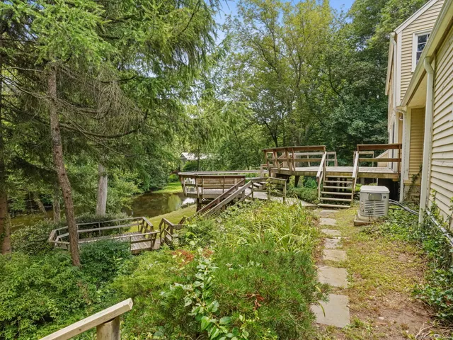 $1,050,000 | 17 Huckleberry Lane, Weston, CT 06883