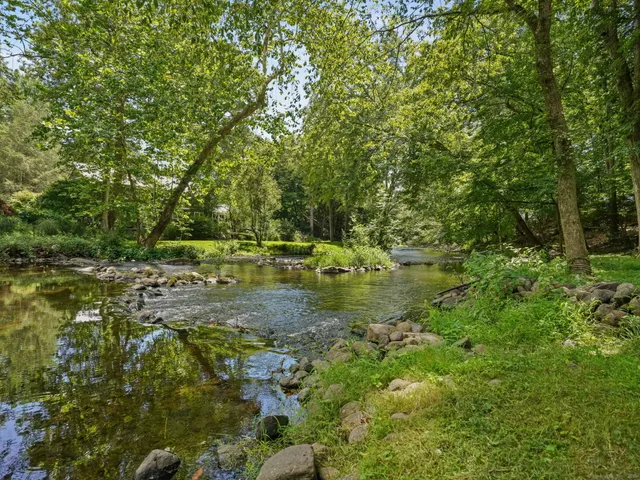 $1,050,000 | 17 Huckleberry Lane, Weston, CT 06883