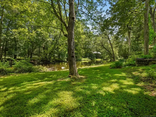 $1,050,000 | 17 Huckleberry Lane, Weston, CT 06883