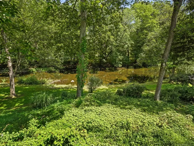 $1,050,000 | 17 Huckleberry Lane, Weston, CT 06883