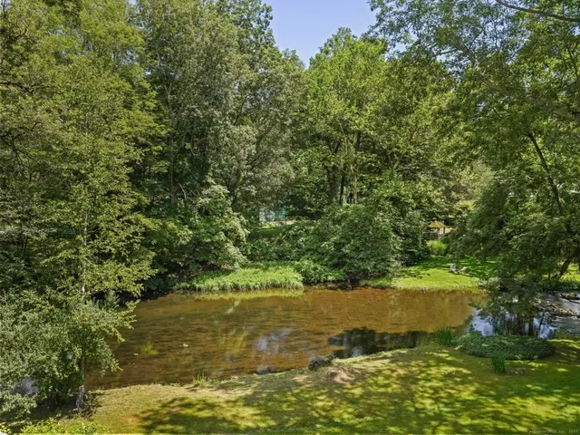 $1,050,000 | 17 Huckleberry Lane, Weston, CT 06883