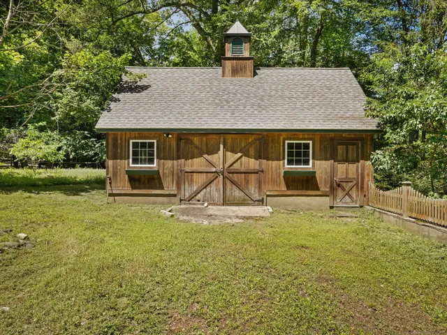 $1,050,000 | 17 Huckleberry Lane, Weston, CT 06883