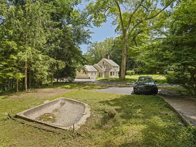 $1,050,000 | 17 Huckleberry Lane, Weston, CT 06883