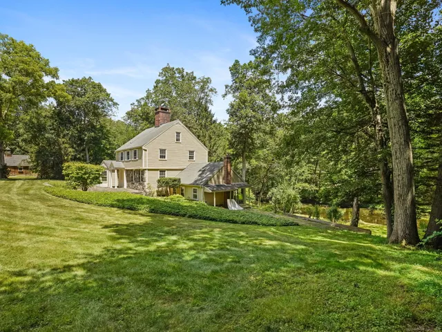 $1,050,000 | 17 Huckleberry Lane, Weston, CT 06883
