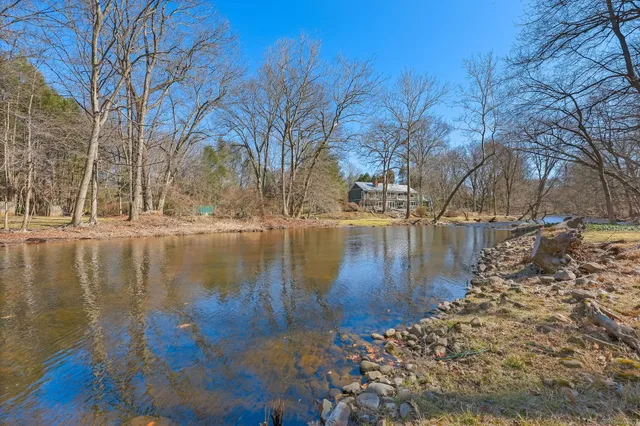 $1,050,000 | 17 Huckleberry Lane, Weston, CT 06883