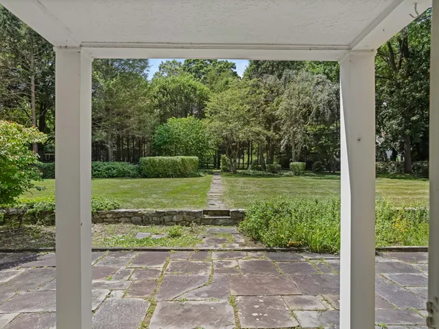 $1,050,000 | 17 Huckleberry Lane, Weston, CT 06883