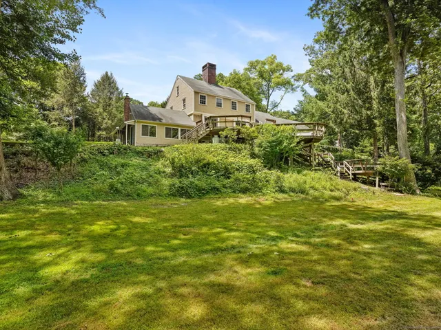 $1,050,000 | 17 Huckleberry Lane, Weston, CT 06883