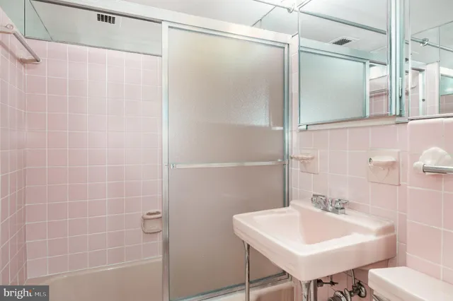 $350,000 | 4201 Cathedral Avenue Northwest, Unit 323E, Washington, DC 20016