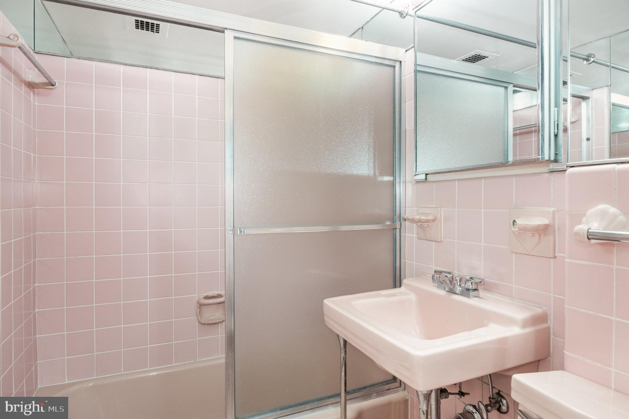 4201 Cathedral Avenue Northwest, Unit 323E Washington, DC 20016 - Photo 18 of 27