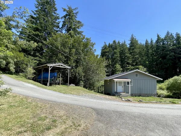 $267,700 | 54825 Robinson Road, Coquille, OR 97423