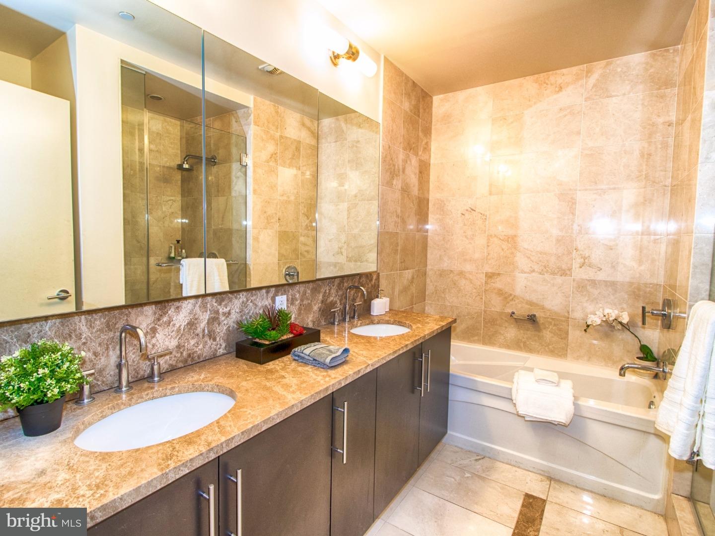 1425 Locust Street, Unit 9C Philadelphia, PA 19102 - Photo 11 of 23