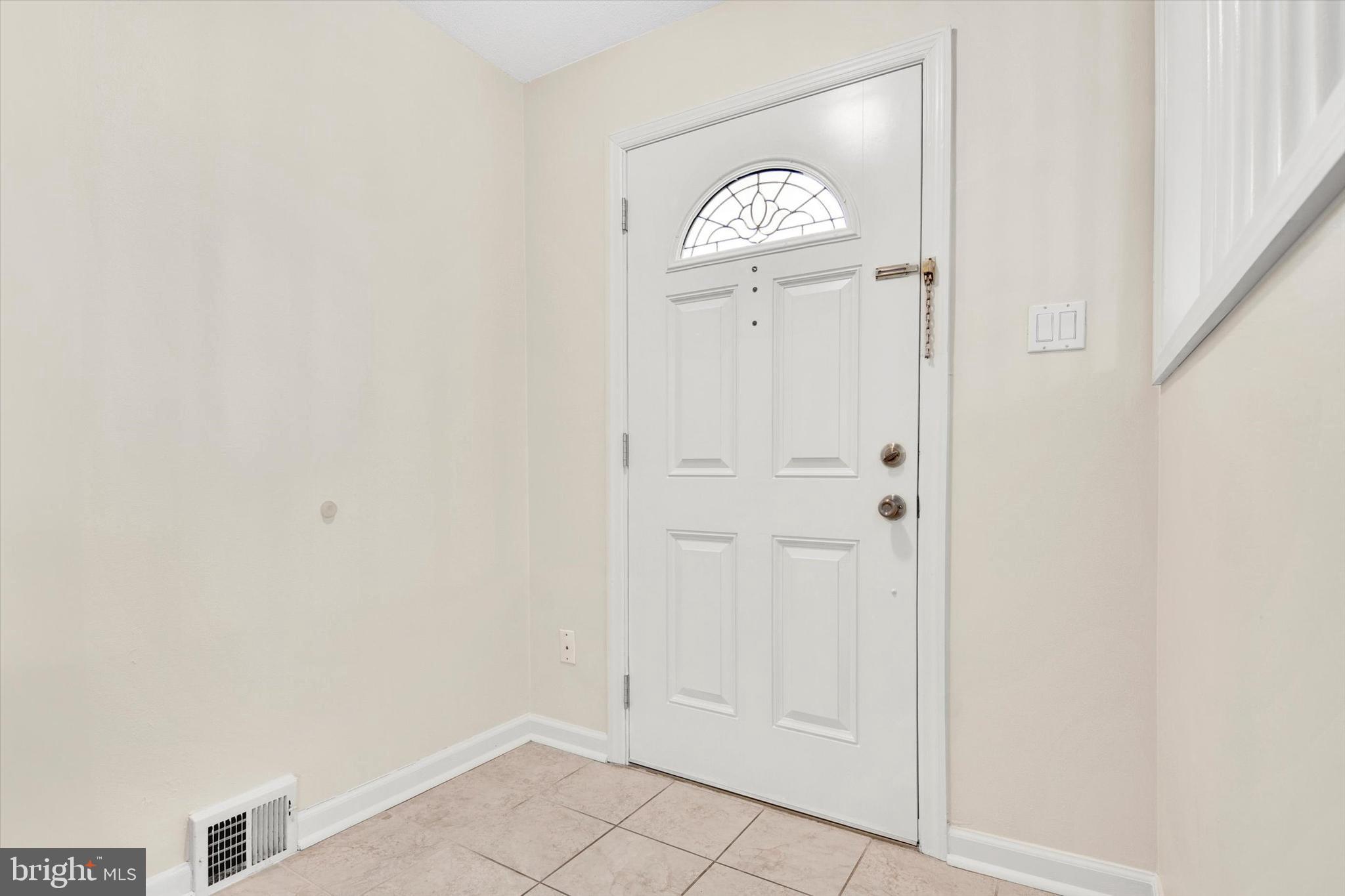 5225 Forman Court Springfield, VA 22151 - Photo 3 of 38