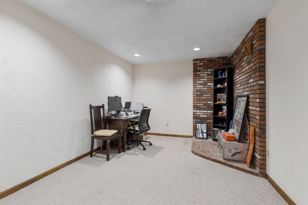 8 Hickory Hill Road Wakefield, MA 01880 - Photo 19 of 37 Gallery Image 19