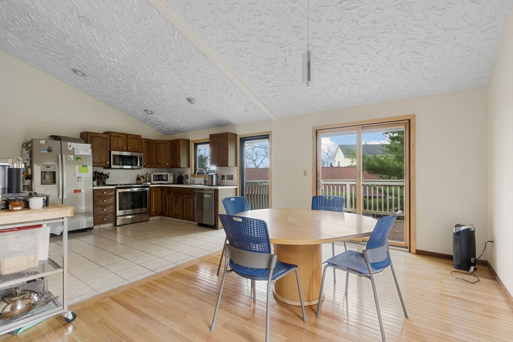 8 Hickory Hill Road Wakefield, MA 01880 - Photo 7 of 37 Gallery Image 7