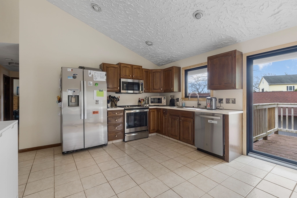 8 Hickory Hill Road Wakefield, MA 01880 - Photo 8 of 37 Gallery Image 8