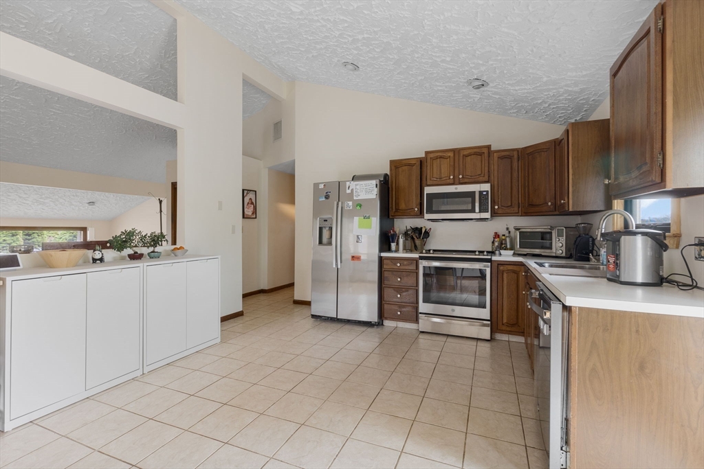 8 Hickory Hill Road Wakefield, MA 01880 - Photo 9 of 37 Gallery Image 9