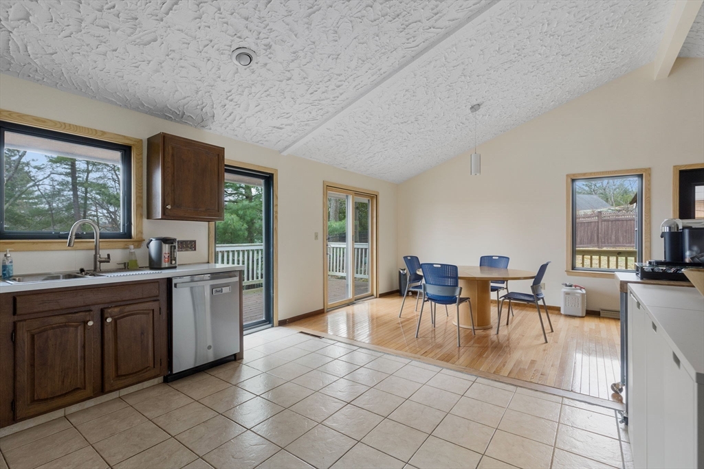8 Hickory Hill Road Wakefield, MA 01880 - Photo 10 of 37 Gallery Image 10