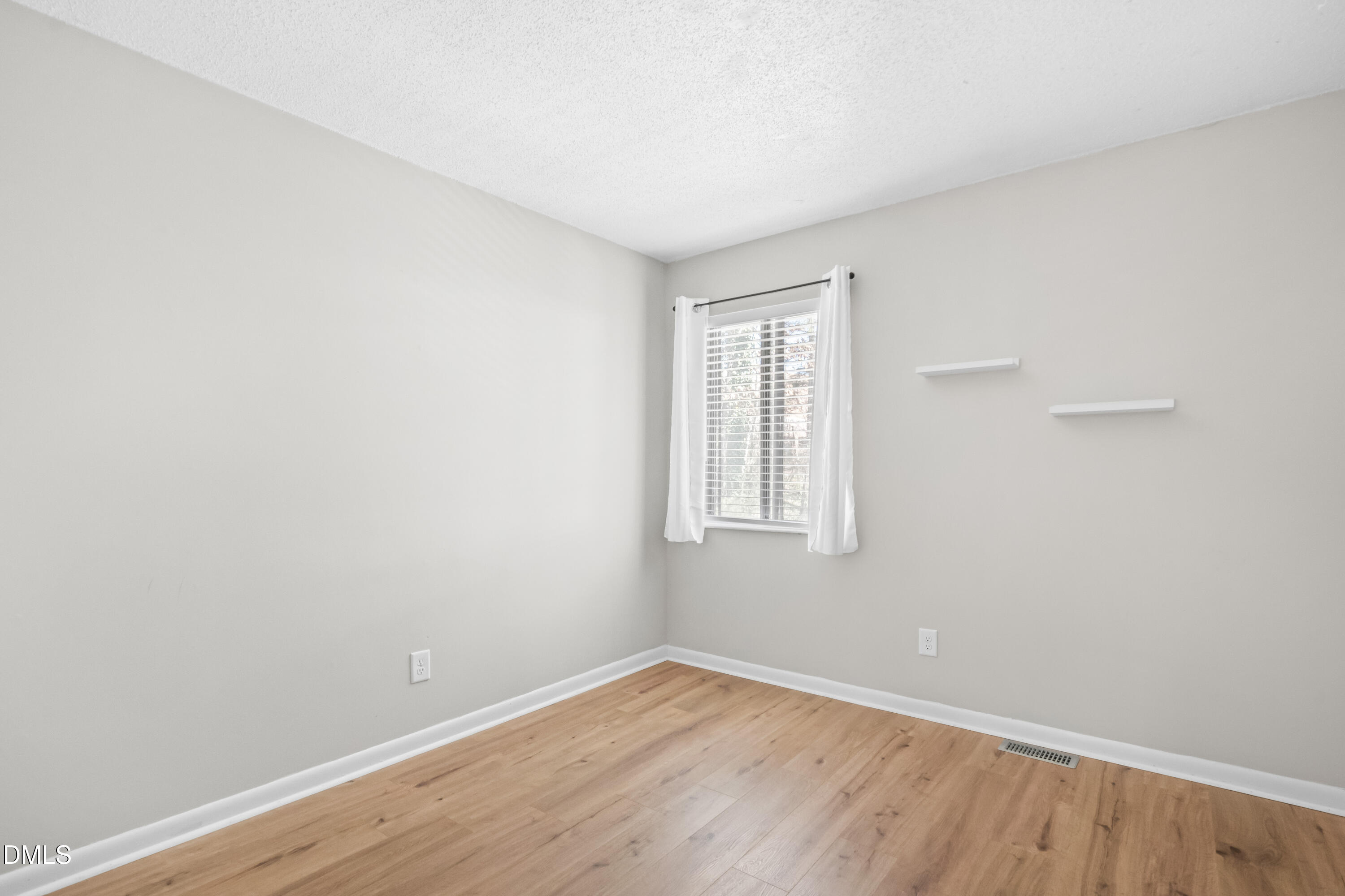 7163 Sandy Creek Drive Raleigh, NC 27615 - Photo 17 of 30 DSC02988