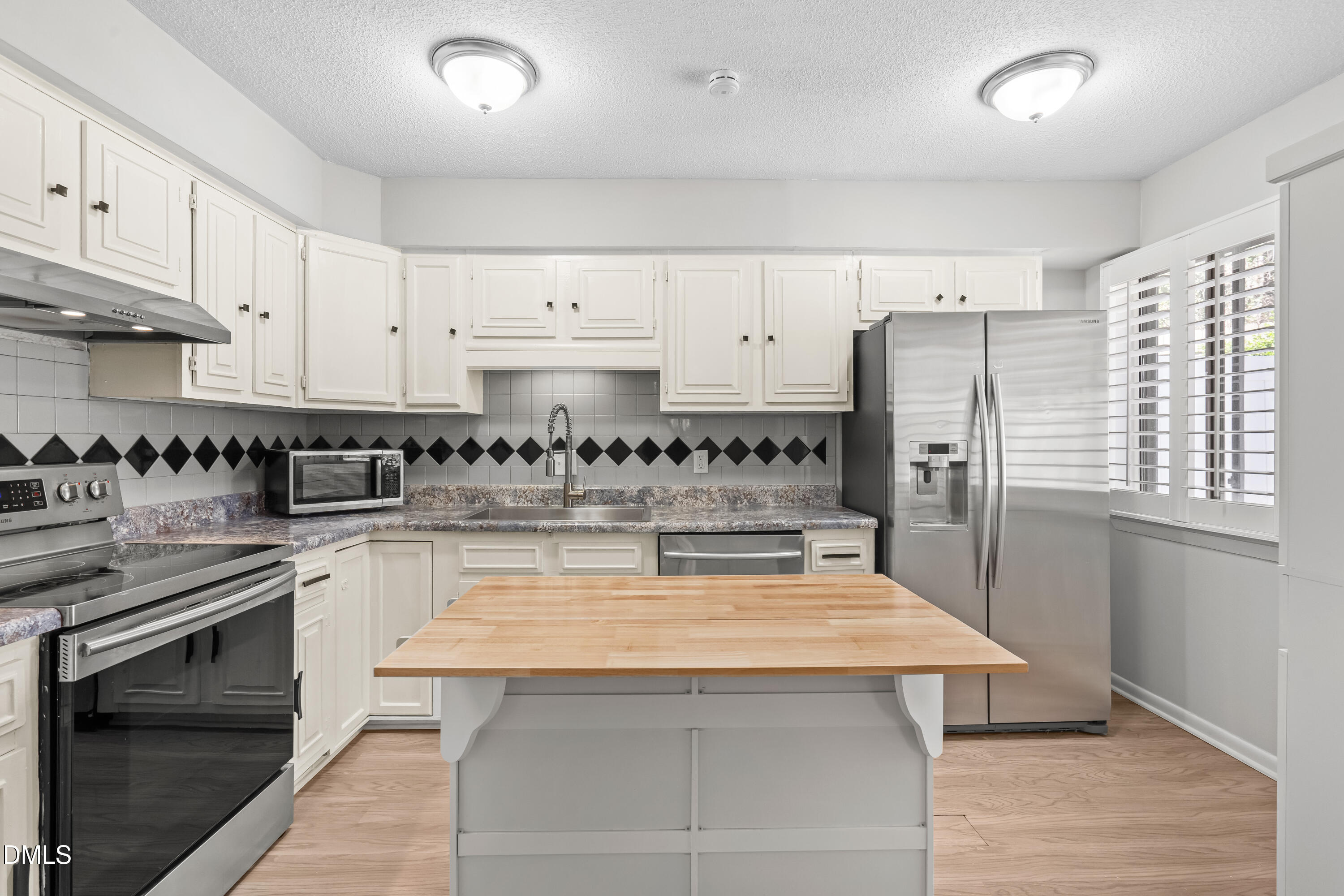 7163 Sandy Creek Drive Raleigh, NC 27615 - Photo 6 of 30 DSC02955