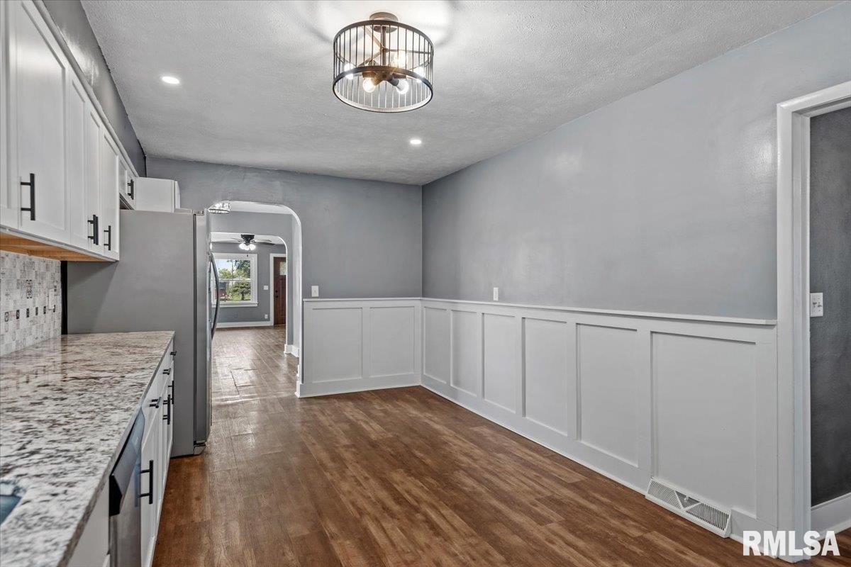 806 9th Street Pawnee, IL 62558 - Photo 12 of 36