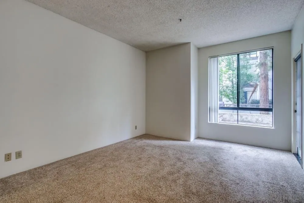 5865 Friars Road, Unit 3113 San Diego, CA 92110 - Photo 11 of 39 a view of an empty room with a window